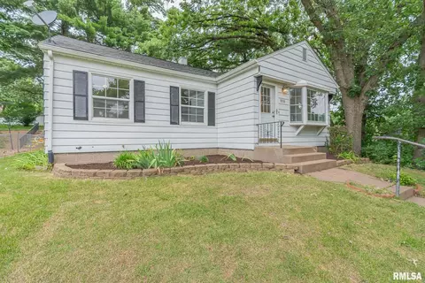 918 W Rusholme St, Davenport, IA 52804