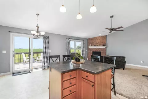 357 Lynnea Dr, Eldridge, IA 52748 photo 8