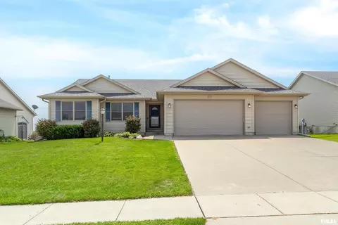 357 Lynnea Dr, Eldridge, IA 52748