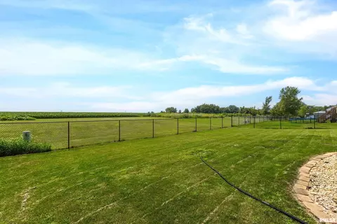357 Lynnea Dr, Eldridge, IA 52748 photo 32