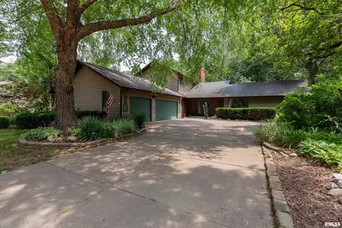 10 Velie Dr, Moline, IL 61265