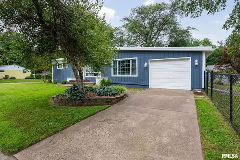 1815 37th St, Moline, IL 61265 photo 3