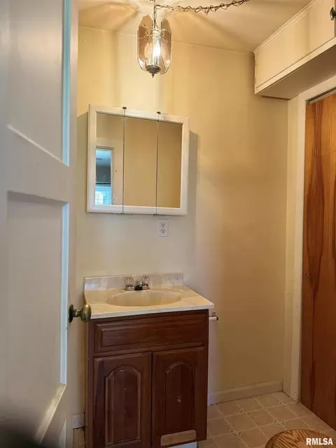 405 Oak St, Anna, IL 62906 photo 5