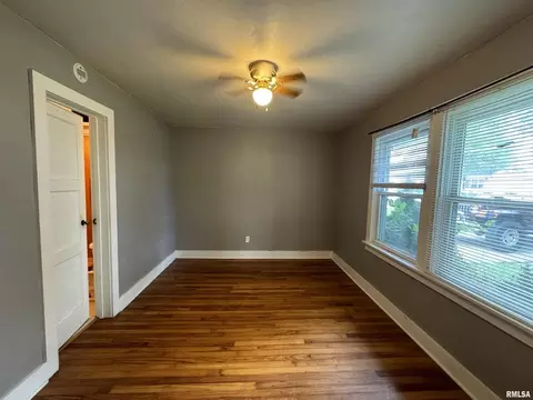 405 Oak St, Anna, IL 62906 photo 4