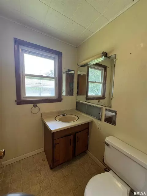405 Oak St, Anna, IL 62906 photo 10