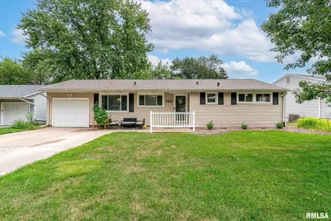 1421 Timberline Dr, Bettendorf, IA 52722