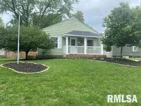 29 Berkshire Dr, Rock Island, IL 61201