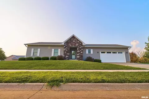 4526 W 14th St, Davenport, IA 52804