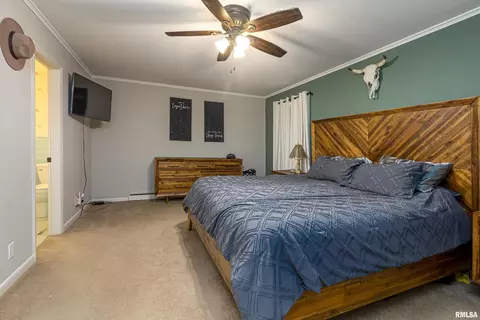 303 E Bond St, Benton, IL 62812 photo 14