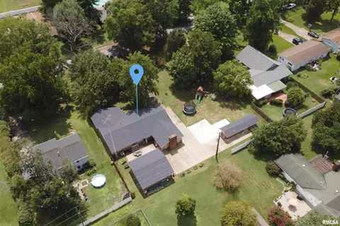 303 E Bond St, Benton, IL 62812 photo 34