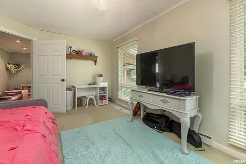 303 E Bond St, Benton, IL 62812 photo 20