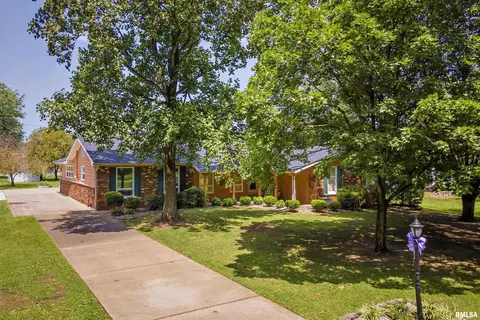 303 E Bond St, Benton, IL 62812 photo 35