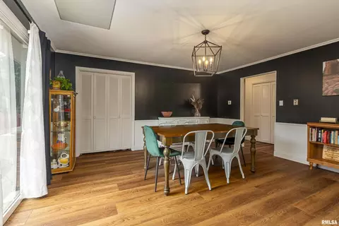 303 E Bond St, Benton, IL 62812 photo 12