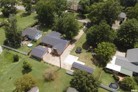 303 E Bond St, Benton, IL 62812 photo 33