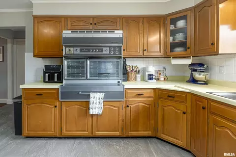 303 E Bond St, Benton, IL 62812 photo 10
