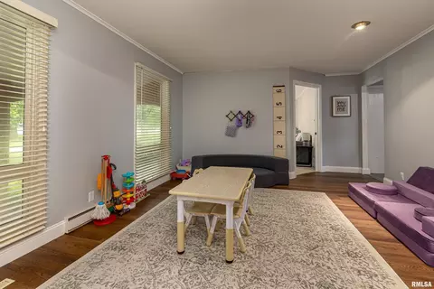 303 E Bond St, Benton, IL 62812 photo 17