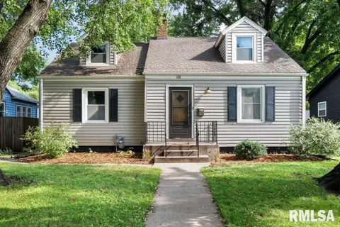 1110 Holmes St, Bettendorf, IA 52722