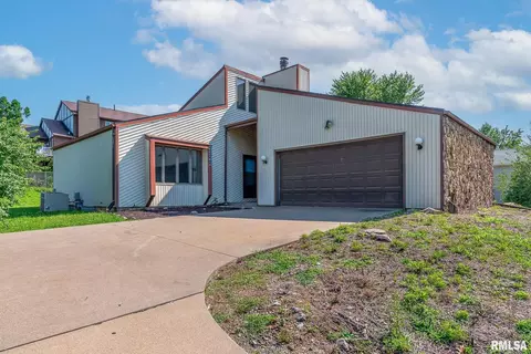 2522 E 34th Street Ct, Davenport, IA 52807