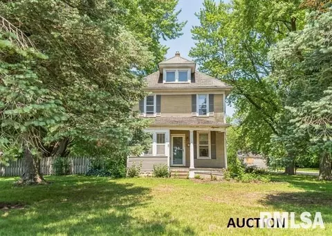 4415 Cheyenne Ave, Davenport, IA 52806