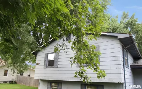 3819 4th Ave #A, East Moline, IL 61244
