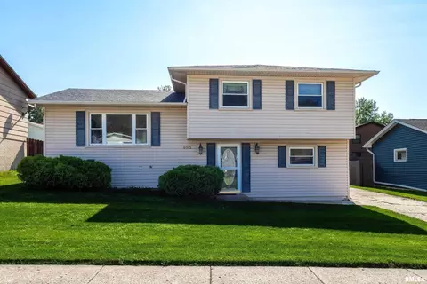 6015 Hillandale Rd, Davenport, IA 52806