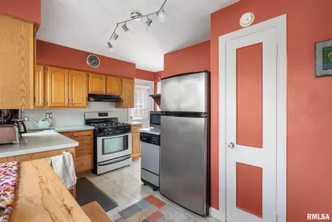 2411 29th St, Moline, IL 61265 photo 10