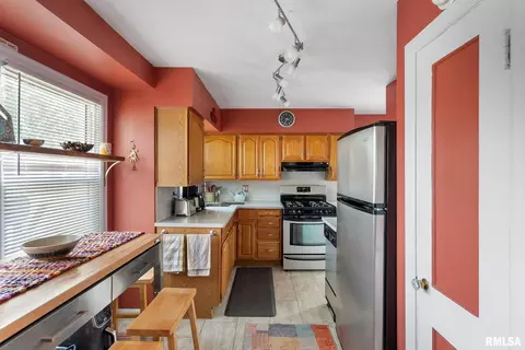 2411 29th St, Moline, IL 61265 photo 8
