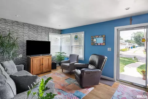 2411 29th St, Moline, IL 61265 photo 7