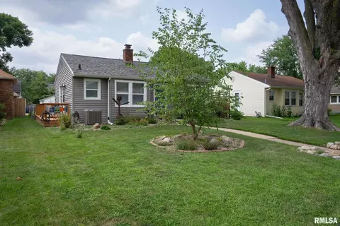 2411 29th St, Moline, IL 61265 photo 2