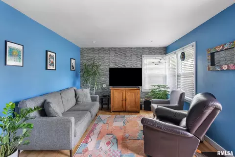 2411 29th St, Moline, IL 61265 photo 5
