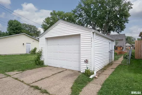 2411 29th St, Moline, IL 61265 photo 31