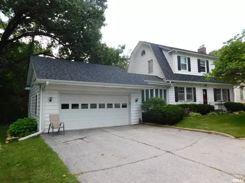 744 23rd Avenue Ct, Moline, IL 61265
