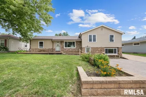 4401 N Pine St, Davenport, IA 52806