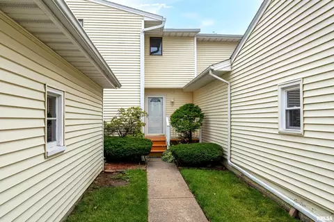 3169 Willowwood Dr, Bettendorf, IA 52722