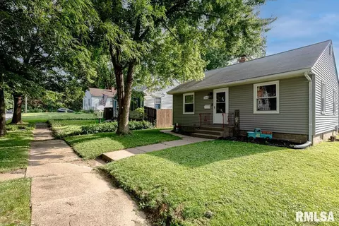 1312 3rd St #A, Moline, IL 61265 photo 2