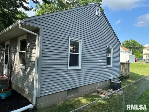 1312 3rd St #A, Moline, IL 61265 photo 6