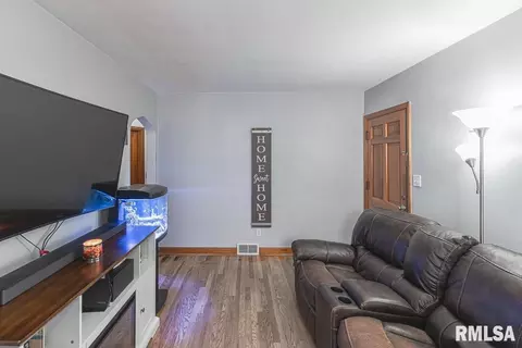 1312 3rd St #A, Moline, IL 61265 photo 13