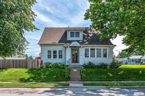 2935 Iowa St, Davenport, IA 52803