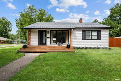 812 NW 5th Ave, Galva, IL 61434