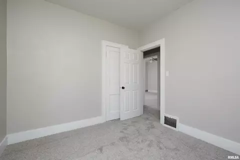 2431 5th St, Moline, IL 61265 photo 16