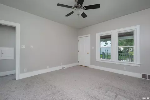 2431 5th St, Moline, IL 61265 photo 6