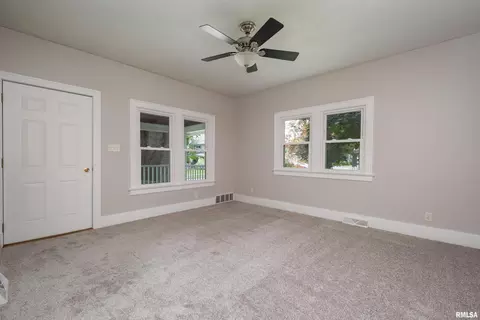 2431 5th St, Moline, IL 61265 photo 7