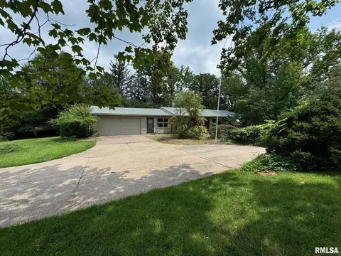2505 W 3rd St, Coal Valley, IL 61240