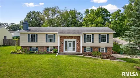 749 12th Ave N, Clinton, IA 52732
