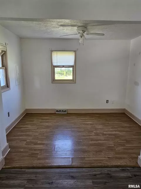 4205 39th St, Moline, IL 61265 photo 7