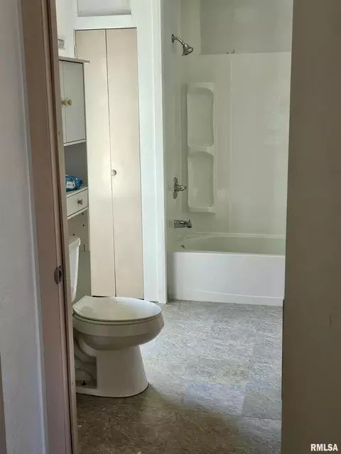 4205 39th St, Moline, IL 61265 photo 11