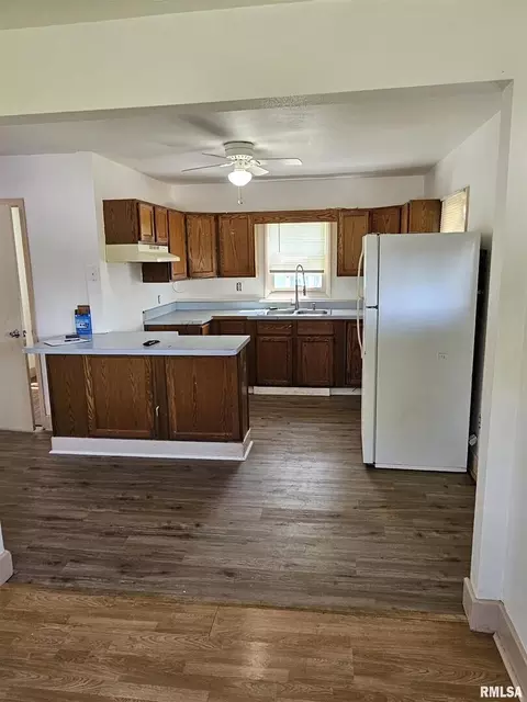 4205 39th St, Moline, IL 61265 photo 4