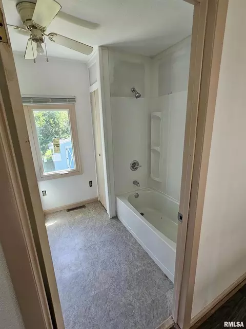 4205 39th St, Moline, IL 61265 photo 12