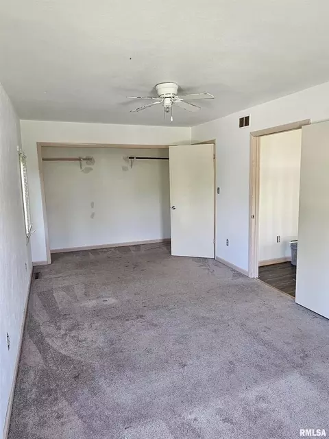 4205 39th St, Moline, IL 61265 photo 10