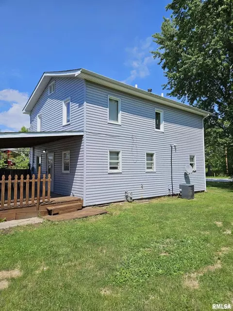 4205 39th St, Moline, IL 61265 photo 2